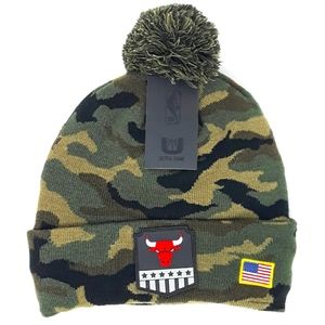 ULTRA GAME NBA Chicago Bulls Pom Pom Beanie